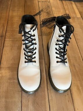 Dr. Martens Zavalay White Leather Ankle Combat Boots Size Women 6/ Men 5